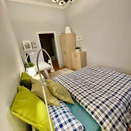 Royal 2 Old Town Fast Wifi Netflix Hbo Appletv+ Warszawa