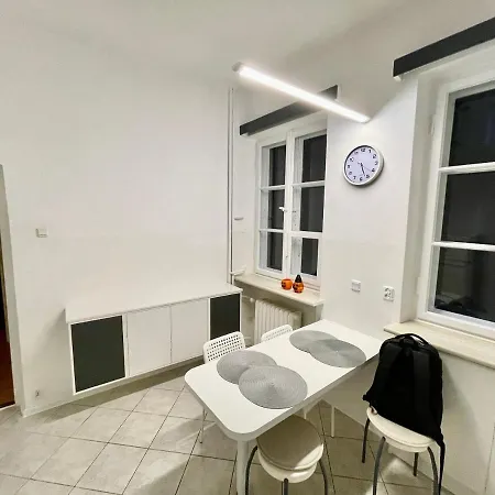 Royal 2 Old Town Fast Wifi Netflix Hbo Appletv+ وارسو