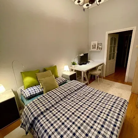 Royal 2 Old Town Fast Wifi Netflix Hbo Appletv+ Apartment Warschau